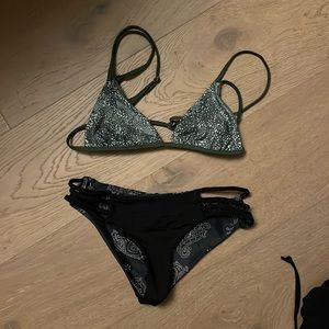 Women’s Reversible green olive swimsuit top and black bottom. Size XS/XXS